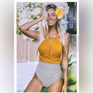 ✨Textured and Striped Halter Tummy Control One Piece Swimsuit ✨